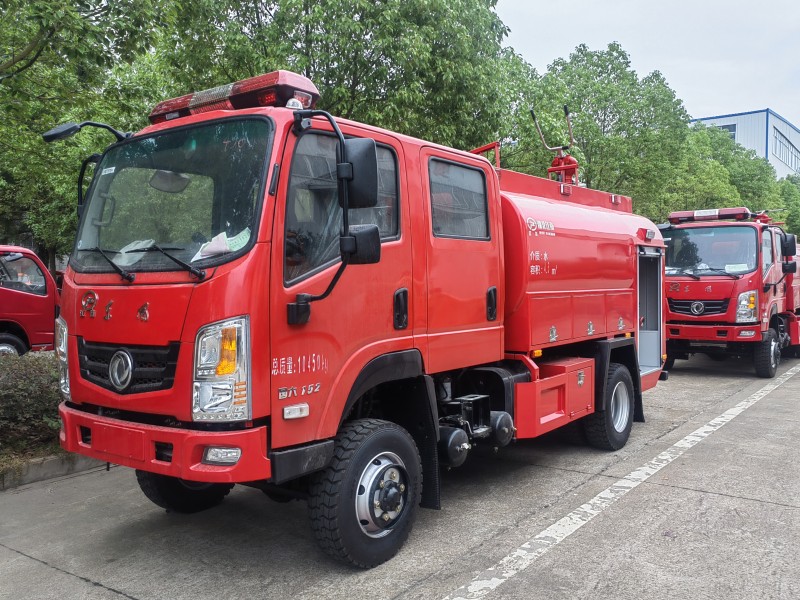 4x4四驅(qū)水罐消防車(chē)